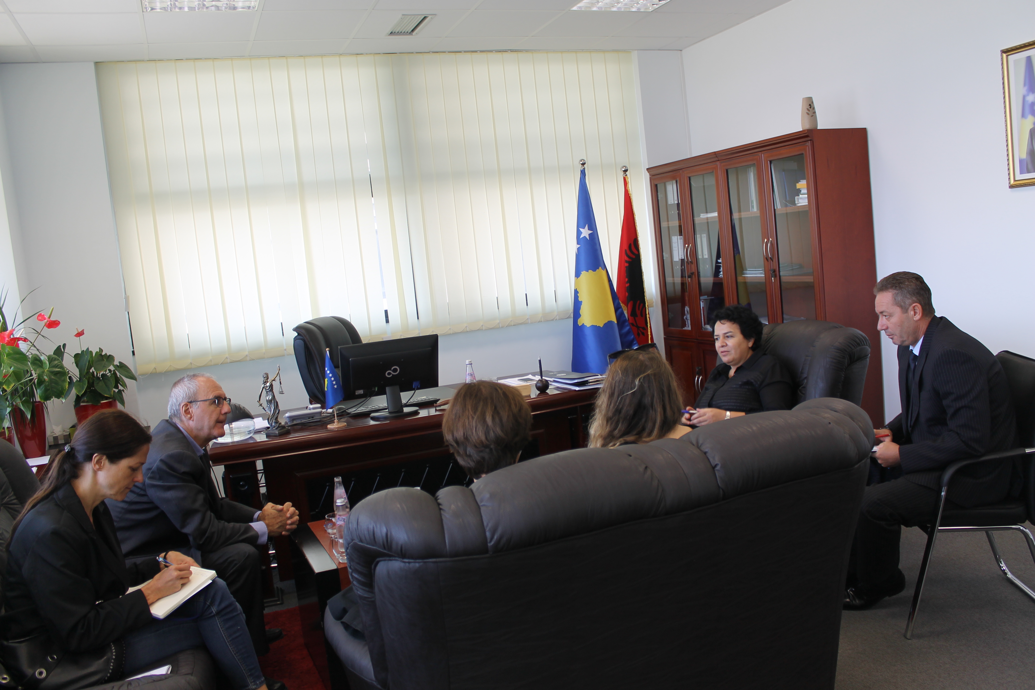Përfaqësuesit e Zyrës së Bashkimit Evropian në Kosovë vizituan Gjykatën Themelore në Prishtinë