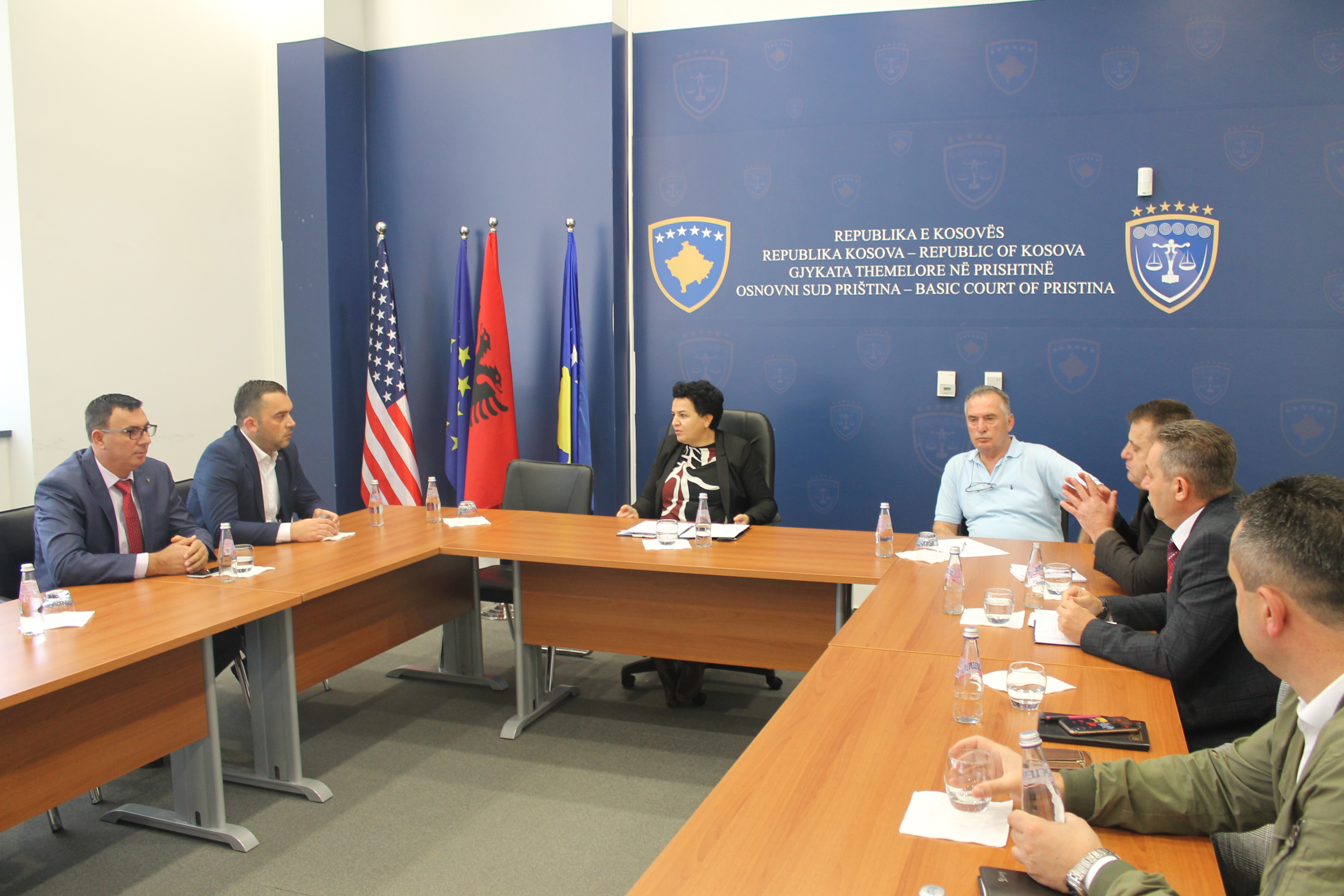 Kryetarja Bytyçi pret në takim përfaqësues nga Oda e Avokatëve të Kosovës