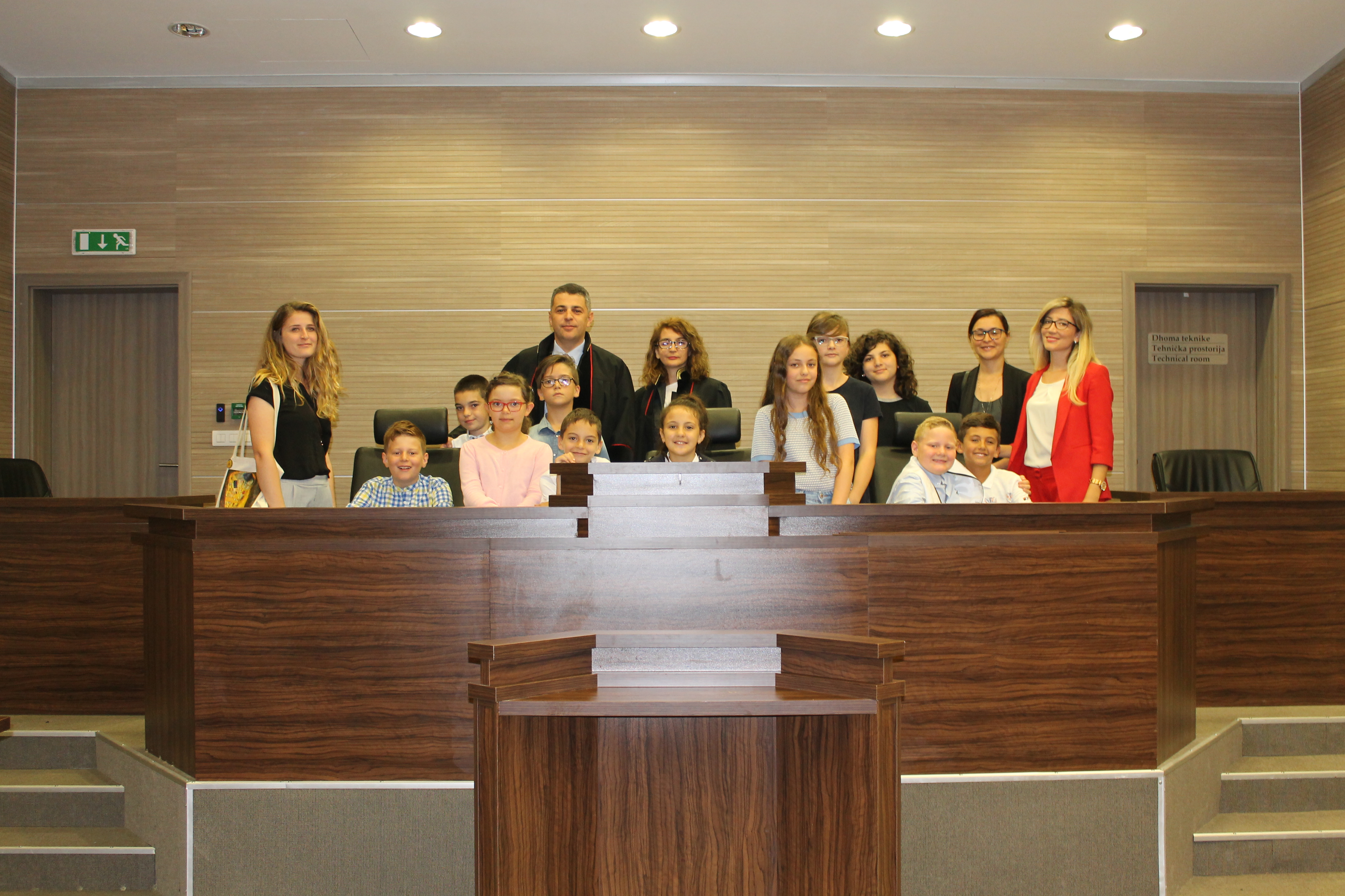 Nxënësit e Shkollës  Amerikane në Prishtinë vizitojnë Gjykatën Themelore në Prishtinë
