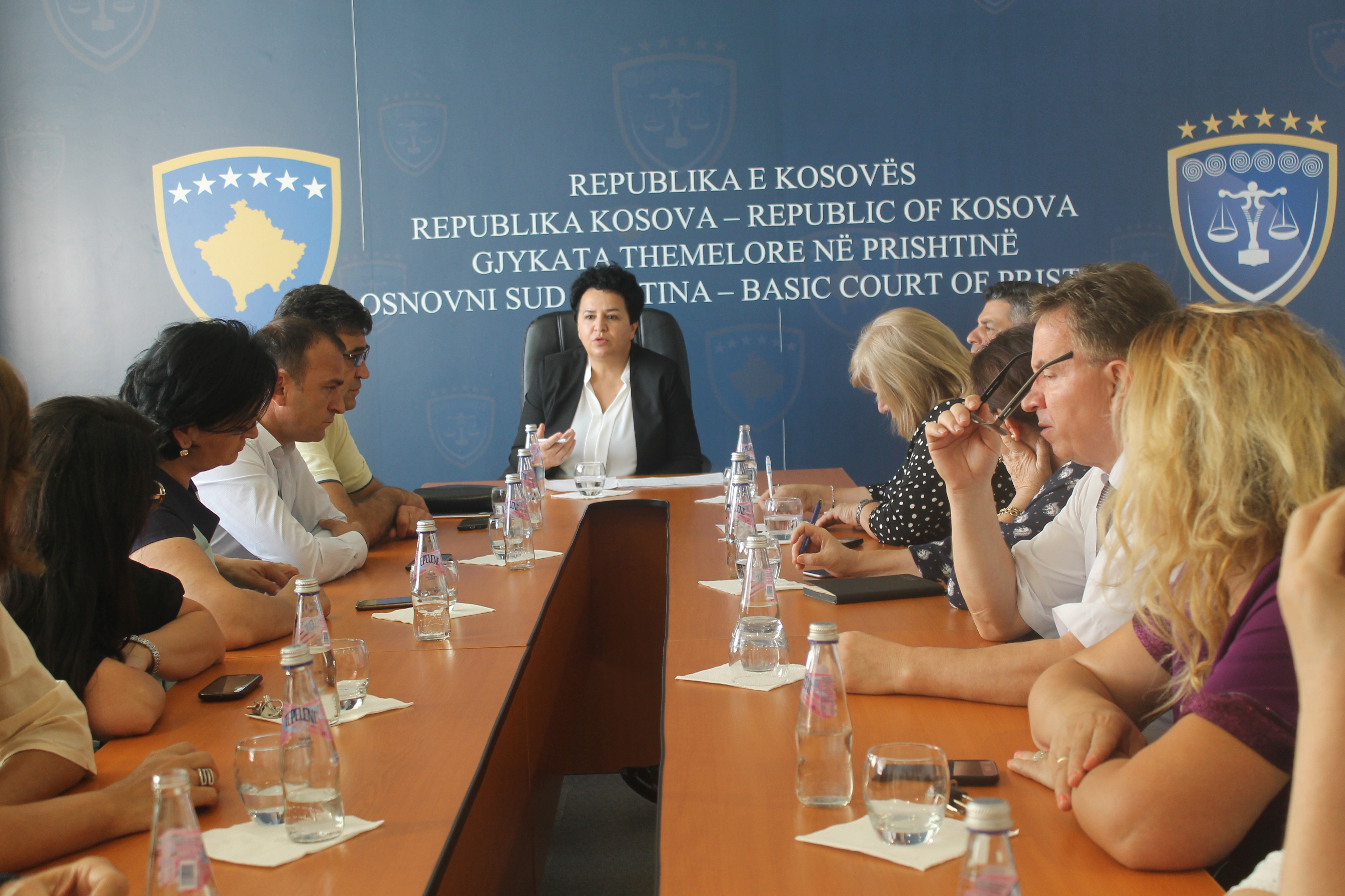 Kryetarja Bytyçi mban takim me gjyqtarë nga Departamenti i Krimeve të Rënda