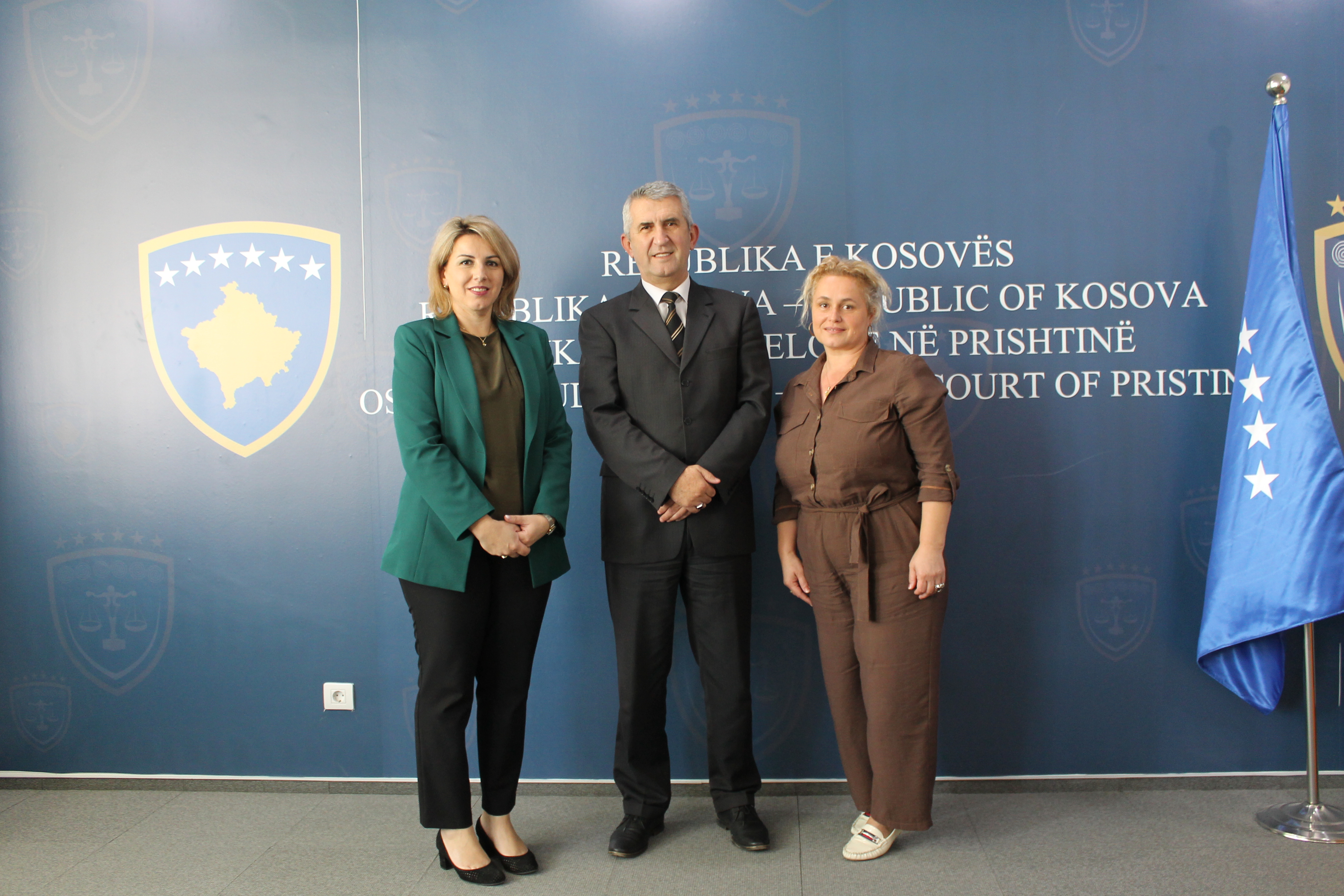 Prishtinë, 12 Shtator 2022 – Kryetarja e Gjykatës Themelore në Prishtinë Albina Shabani Rama ka pritur në takim Drejtorin e Përgjithshëm të Agjencisë për Administrimin e Pasurisë së Sekuestruar dhe të Konfiskuar, z. Enver Krasniqi.